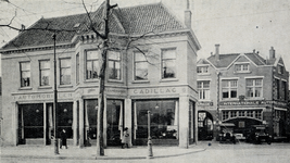 74987 Gezicht op de voorgevel van het gebouw Biltstraat 74 te Utrecht; met op de begane grond de automobielenhandel E. ...